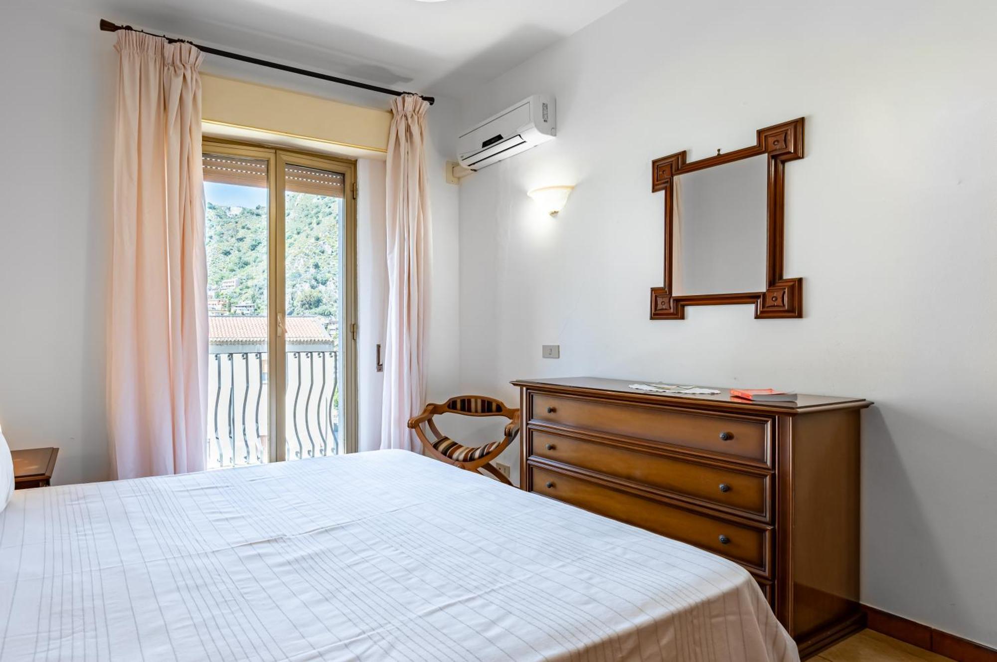 A Look Of - A Few Steps From The Center Apartamento Taormina